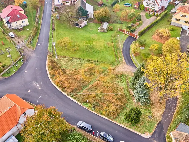 Prodej stavebního pozemku 694 m², Albrechtice nad Vltavou – náhled fotky 1