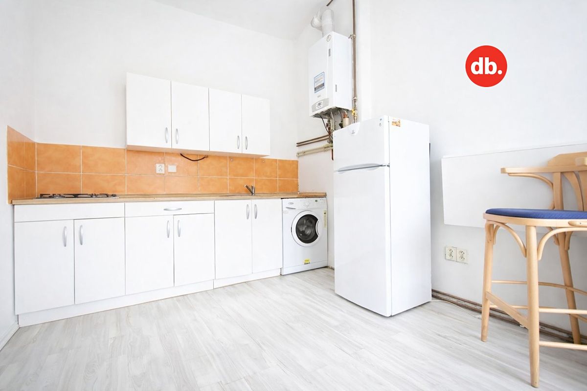 Pronájem bytu 1+kk 20 m², Karlovy Vary – fotka 1 z 3