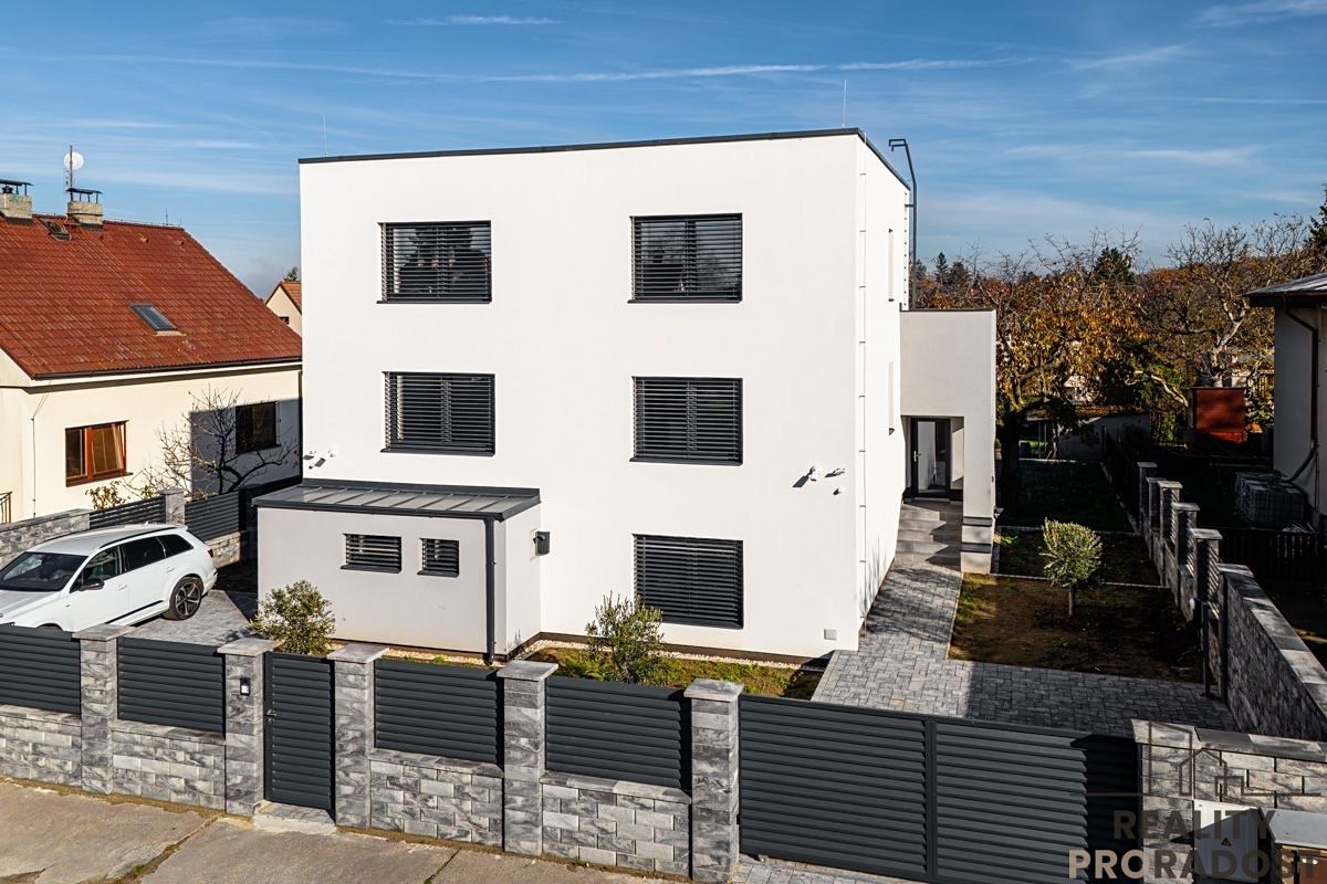 Prodej vily 229 m², pozemek 766 m², Říčany – fotka 1 z 3