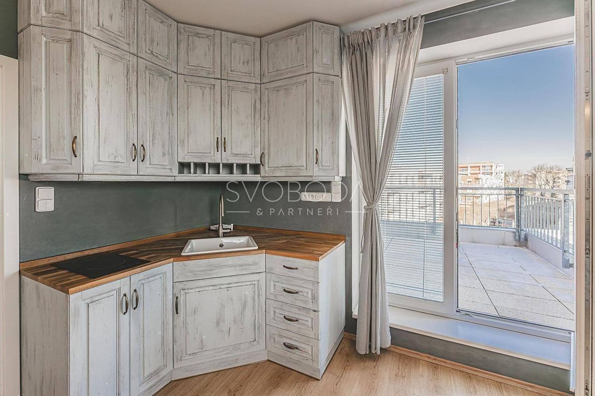 Pronájem bytu 1+kk 29 m², Hradec Králové – fotka 1 z 3