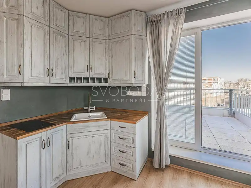 Pronájem bytu 1+kk 29 m², Hradec Králové – náhled fotky 1