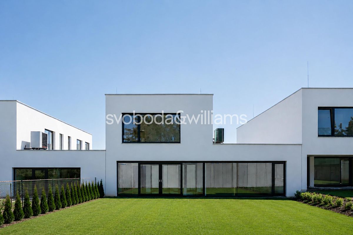Prodej rodinného domu 296 m², pozemek 572 m², Praha – fotka 1 z 3