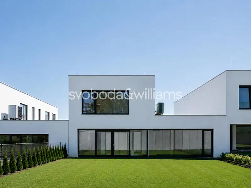 Prodej rodinného domu 296 m², pozemek 572 m², Praha – náhled fotky 1