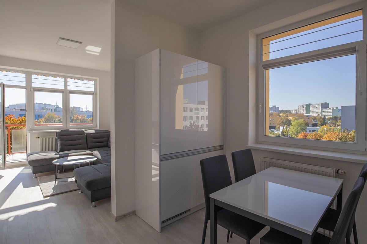 Pronájem bytu 3+kk 75 m², Praha – fotka 1 z 3