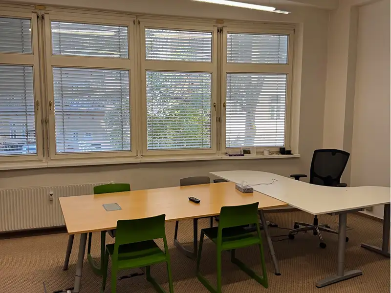 Pronájem kanceláře 120 m², Praha – náhled fotky 3