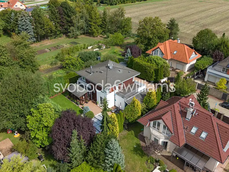 Prodej rodinného domu 178 m², pozemek 686 m², Praha – náhled fotky 1