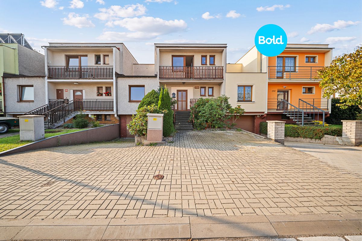 Prodej rodinného domu 269 m², pozemek 388 m², Dvůr Králové nad Labem – fotka 1 z 3