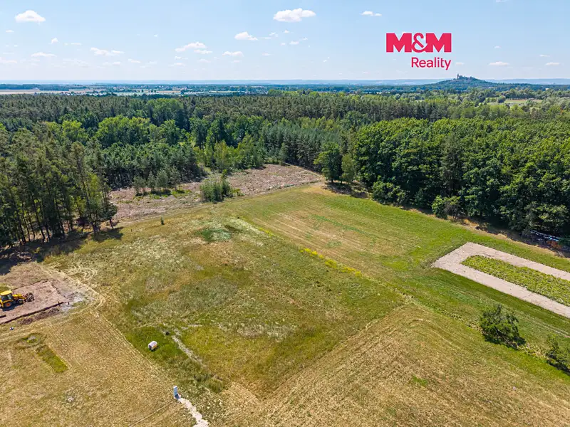 Prodej stavebního pozemku 800 m², Újezd u Sezemic – náhled fotky 1