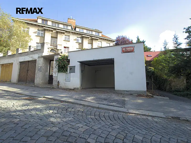 Prodej garáže 27 m², Praha – náhled fotky 1