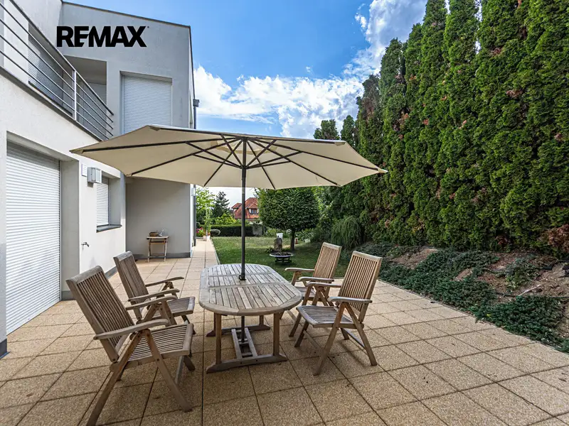 Pronájem rodinného domu 256 m², pozemek 222 m², Praha – náhled fotky 2