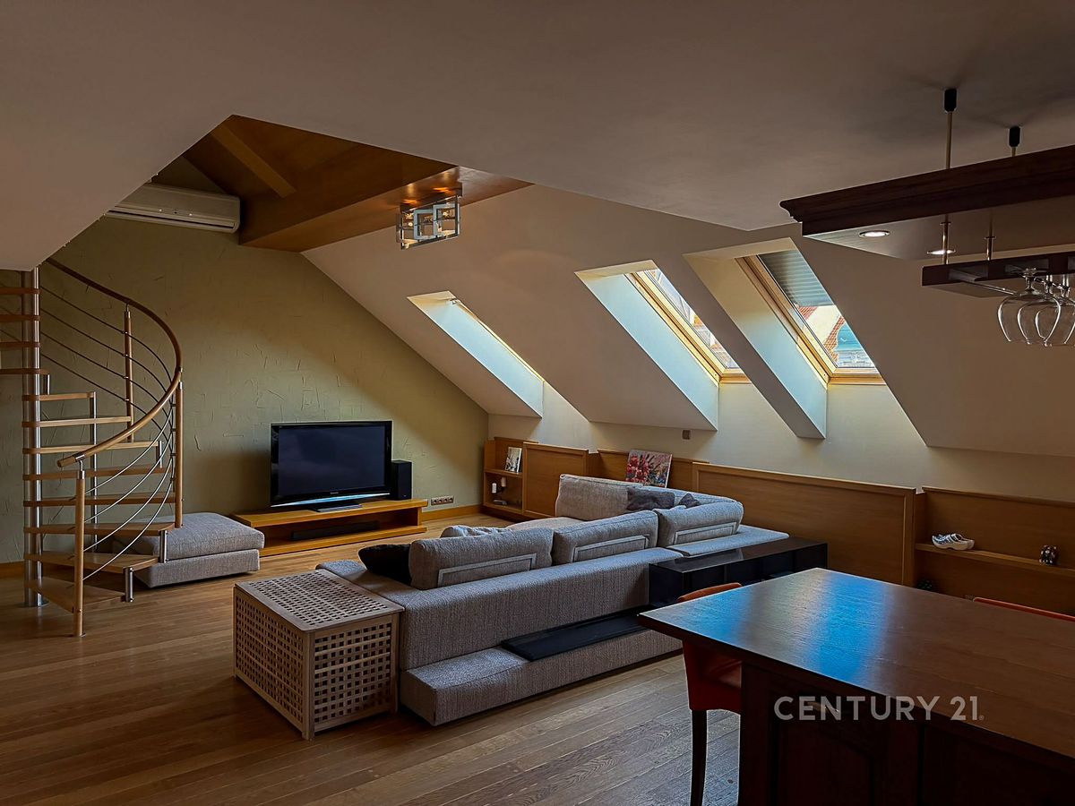 Pronájem bytu 3+kk 157 m², Praha – fotka 1 z 3