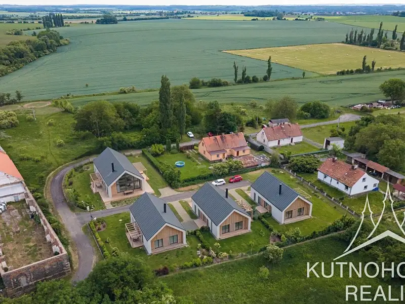 Prodej stavebního pozemku 3643 m², Žleby – náhled fotky 3