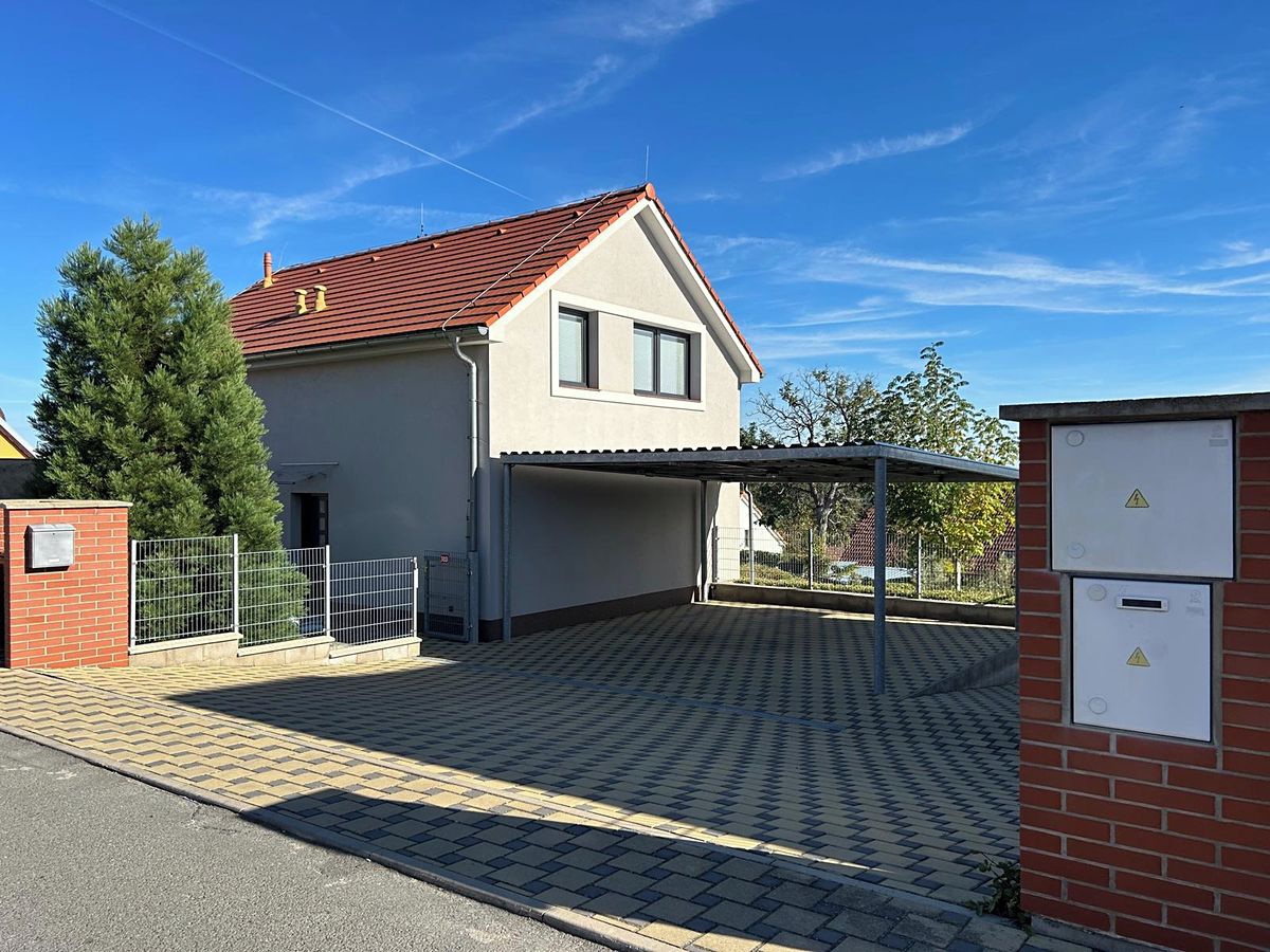 Prodej rodinného domu 106 m², pozemek 761 m², Kosoř – fotka 1 z 3