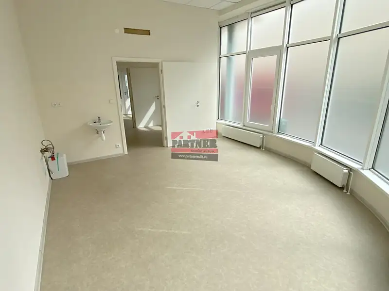 Pronájem kanceláře 32 m², Tábor – náhled fotky 3