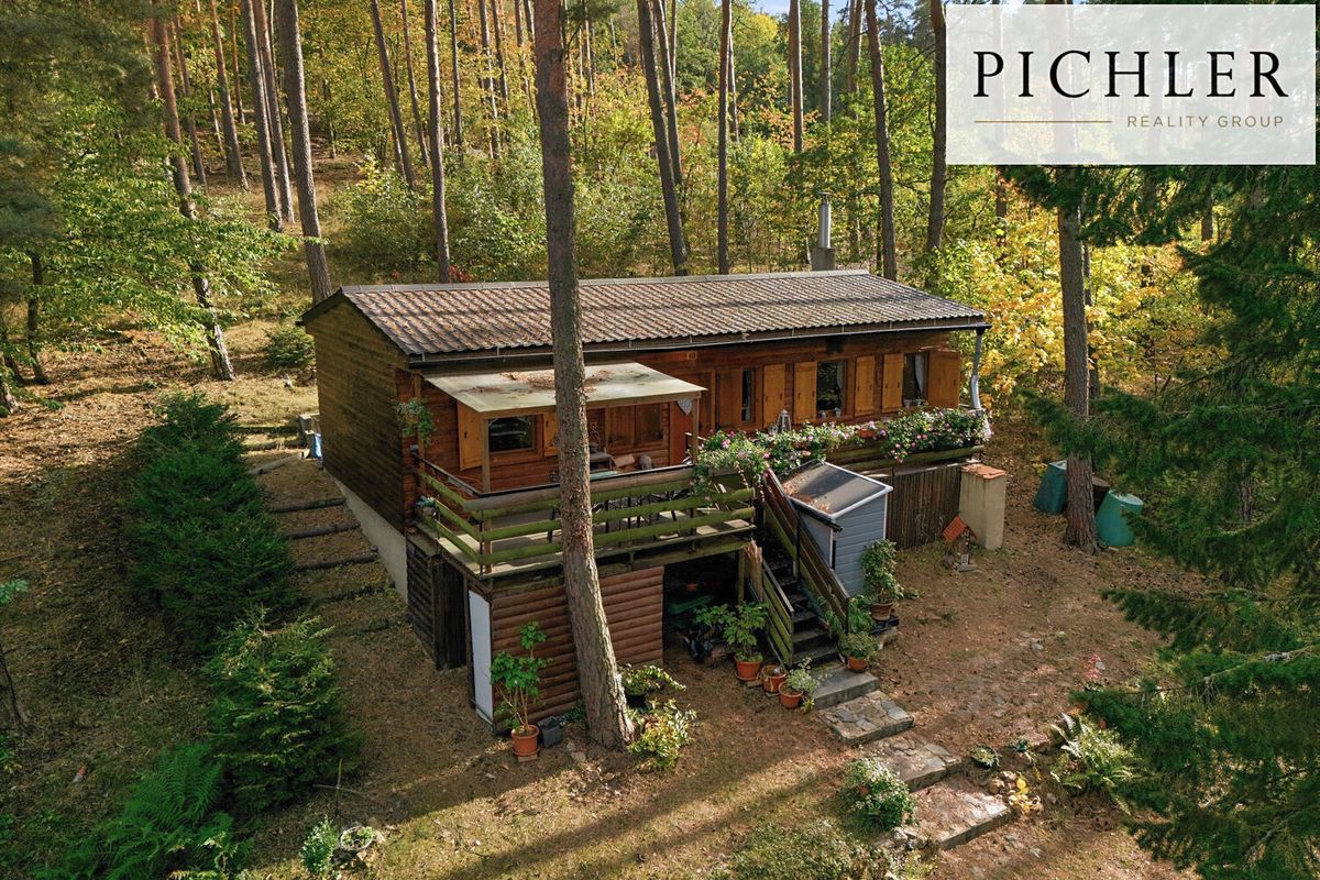 Prodej chaty 50 m², pozemek 55 m², Jesenice – fotka 1 z 3