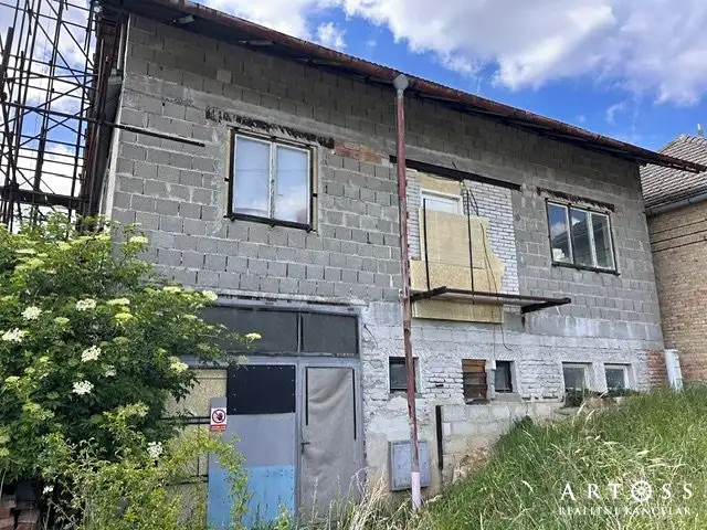 Prodej rodinného domu 288 m², pozemek 1424 m², Kostelec – náhled fotky 2