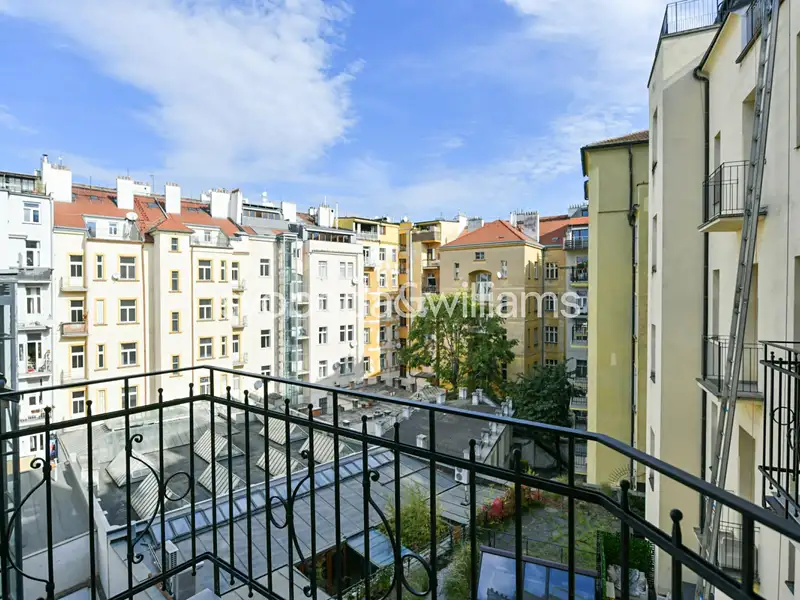 Pronájem bytu 3+1 114 m², Praha – náhled fotky 2