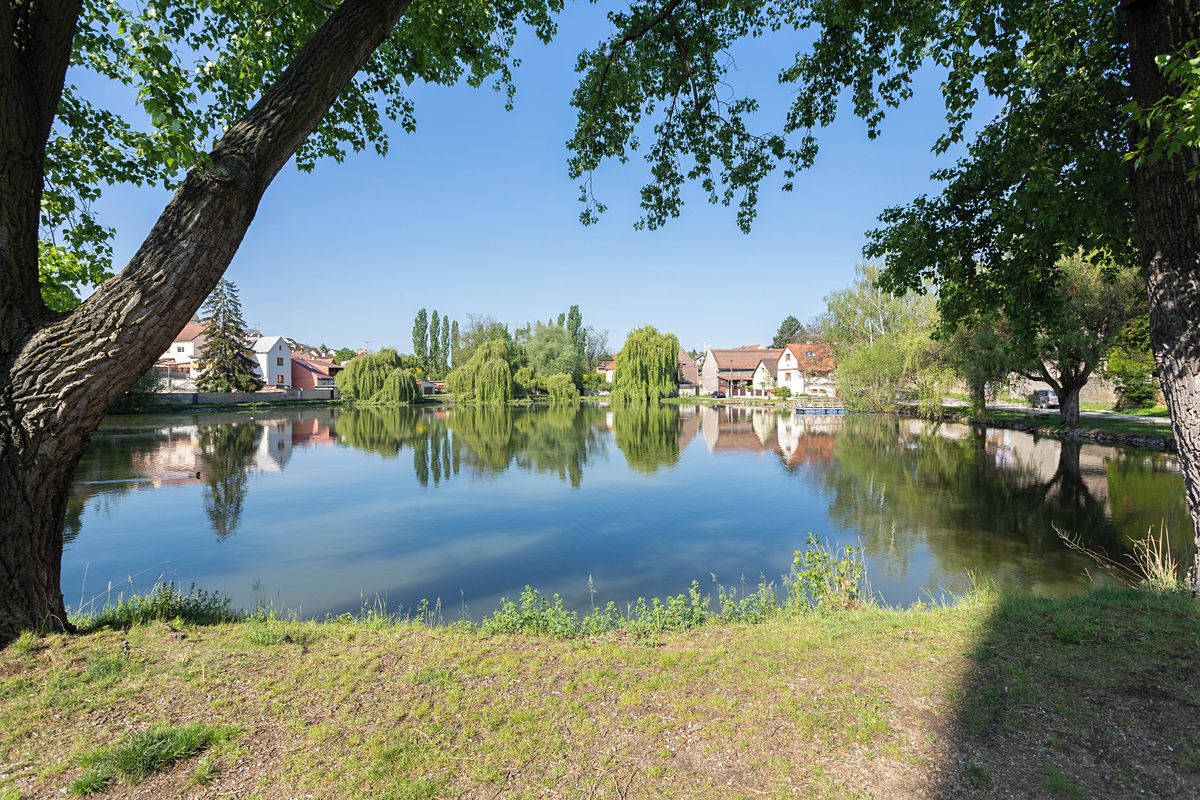 Pronájem bytu 3+kk 88 m², Buštěhrad – fotka 1 z 3