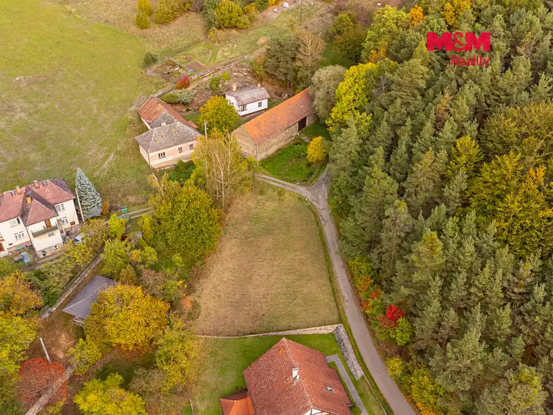Prodej stavebního pozemku 705 m², Lešany – náhled fotky 2