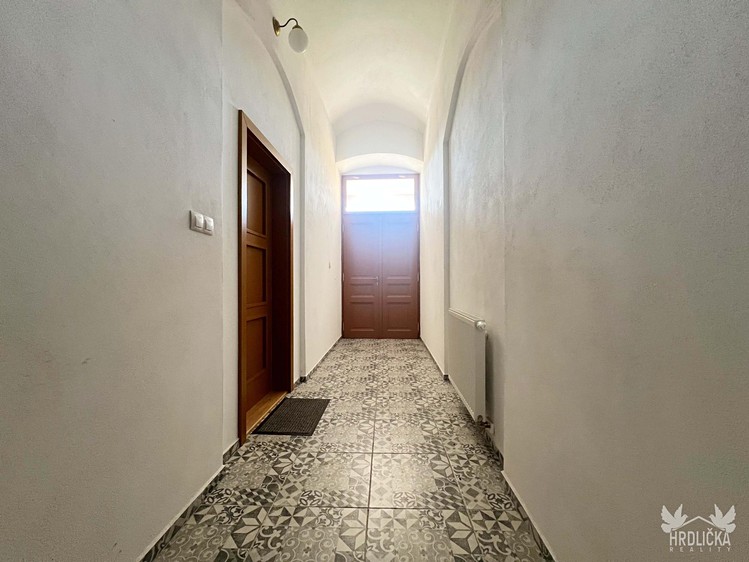 Pronájem bytu 1+kk, 33 m² (9 z 13)