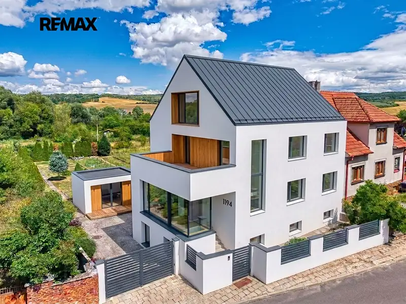 Prodej rodinného domu 400 m², pozemek 10000 m², Moravský Krumlov – náhled fotky 1
