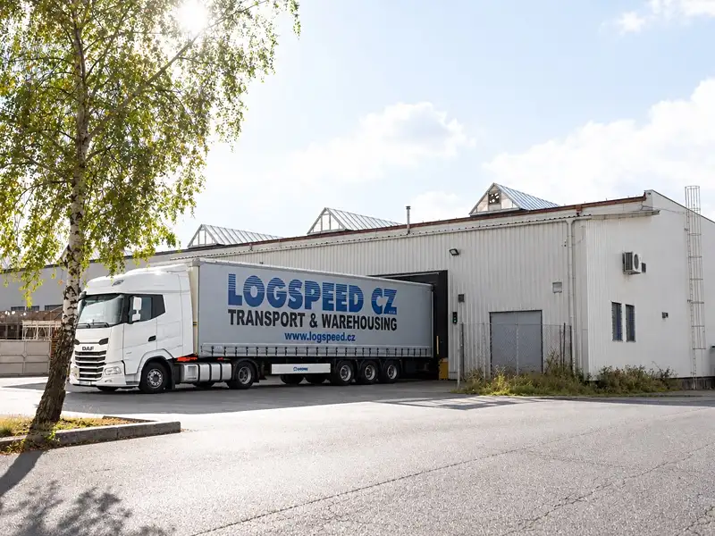 Pronájem skladového prostoru 11000 m², Plzeň – náhled fotky 1