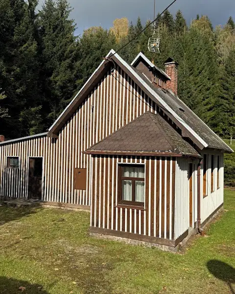Prodej chalupy 145 m², pozemek 1071 m², Jiřetín pod Bukovou – náhled fotky 2