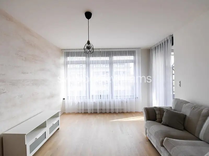 Pronájem bytu 2+kk 50 m², Praha – náhled fotky 1