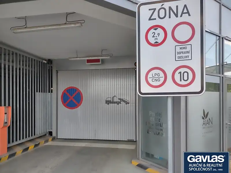 Pronájem garážového stání 12 m², Praha – náhled fotky 2