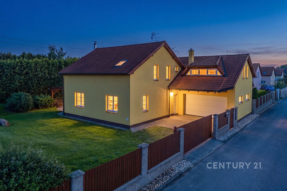 Prodej rodinného domu 252 m², pozemek 843 m² – fotografie 5