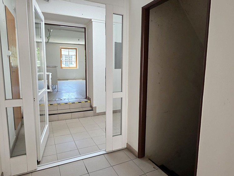 Prodej komerčního prostoru, 330 m² (11 z 22)