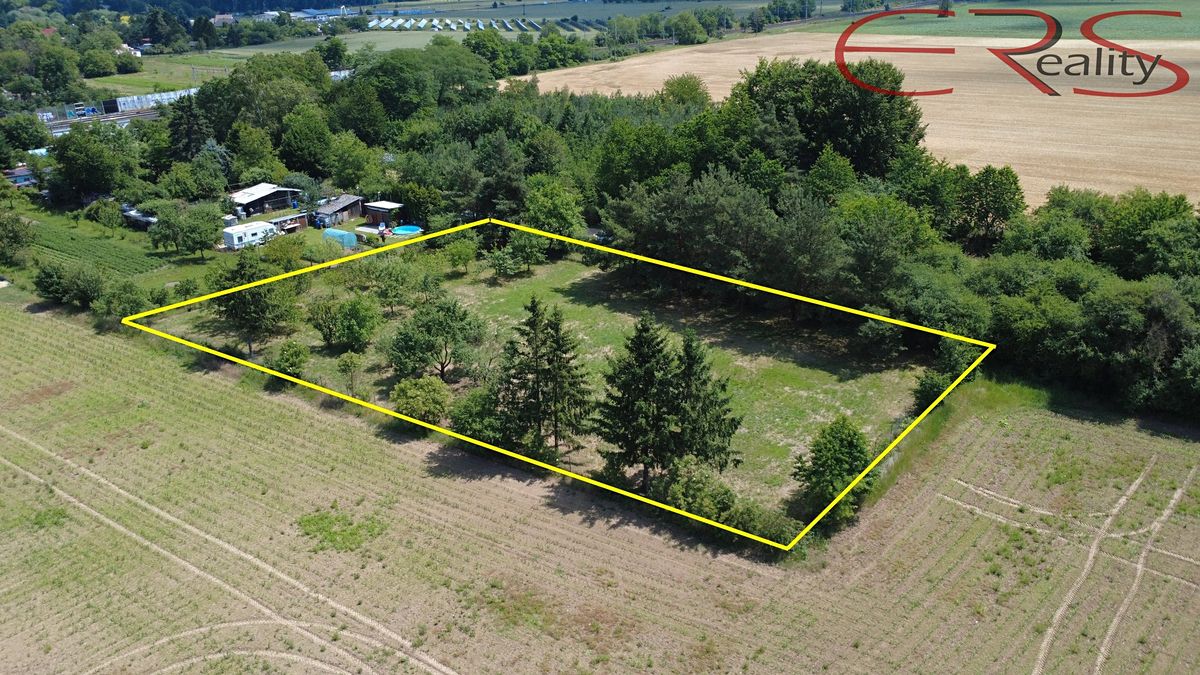 Prodej zahrady 2335 m², Horní Počaply – fotka 1 z 3