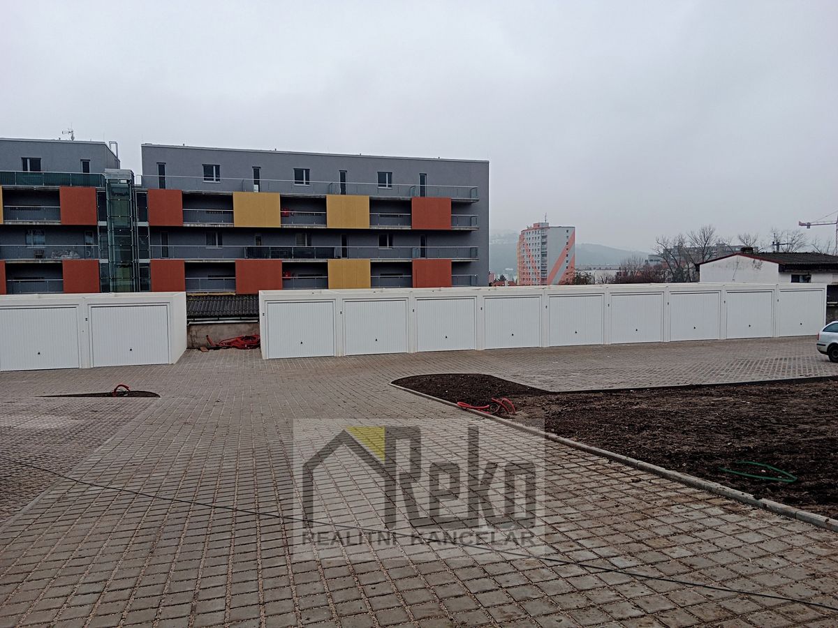 Pronájem garáže 16 m², Beroun – fotka 1 z 3