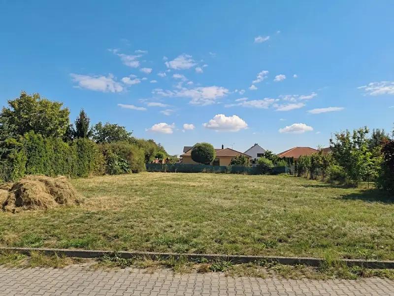 Pronájem zahrady 1013 m², Větrušice – náhled fotky 1