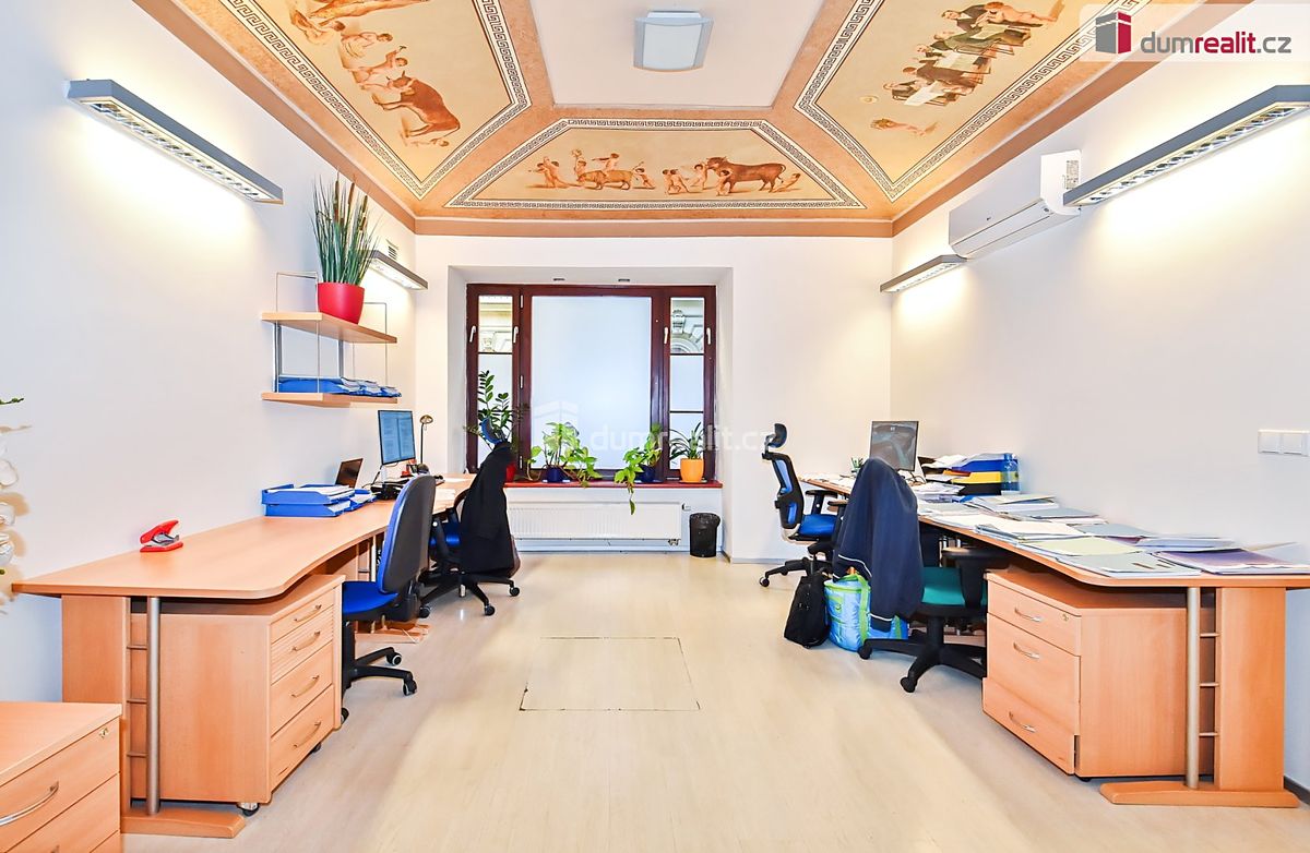 Pronájem kanceláře 284 m², Praha – fotka 1 z 3