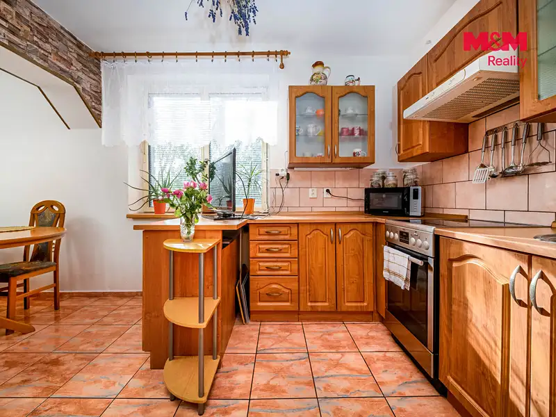 Prodej rodinného domu 165 m², pozemek 721 m², Svojetice – náhled fotky 3