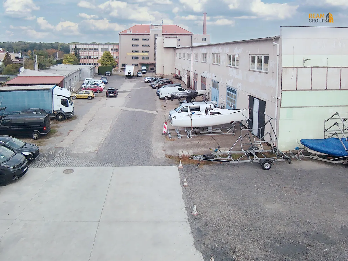 Prodej výrobní haly, prostoru 2740 m²