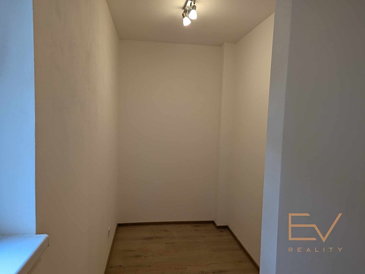 Pronájem bytu 2+kk, 58 m² (6 z 11)