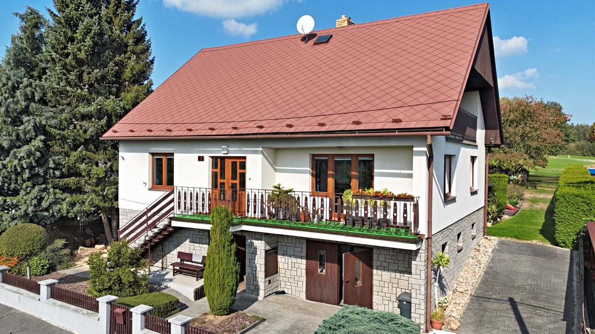 Prodej rodinného domu 260 m², pozemek 698 m², Hubenov – fotka 1 z 3