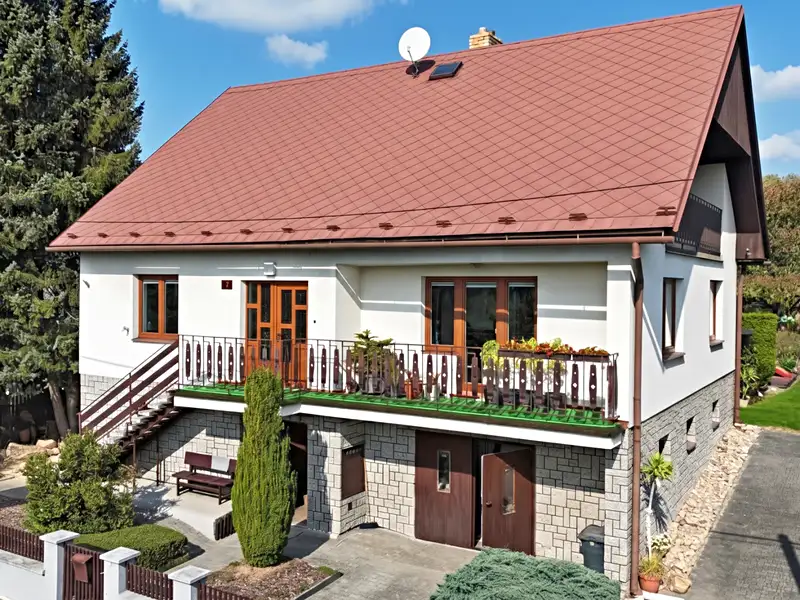Prodej rodinného domu 260 m², pozemek 698 m², Hubenov – náhled fotky 1