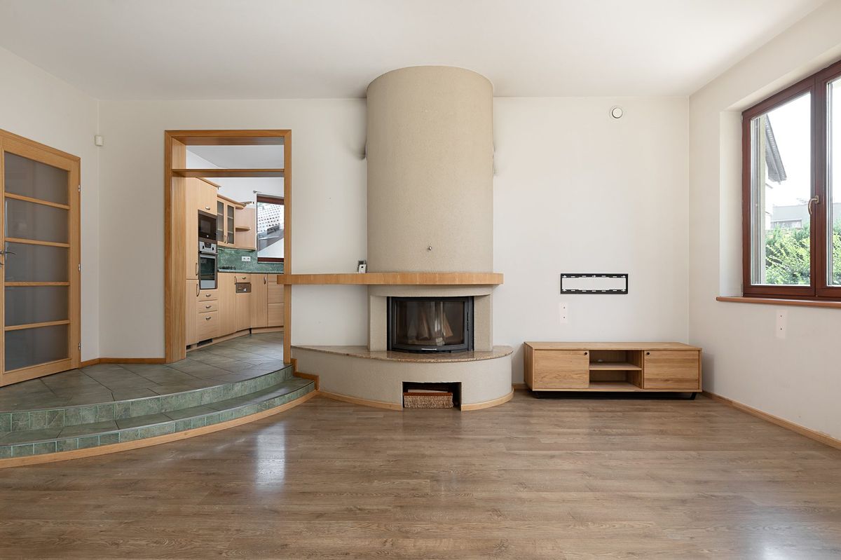 Prodej rodinného domu 140 m², pozemek 901 m² – fotografie 3