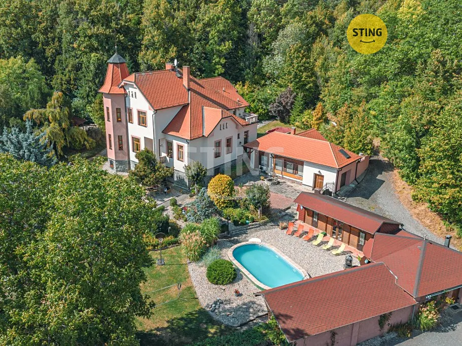Prodej rodinného domu 500 m², pozemek 3392 m²