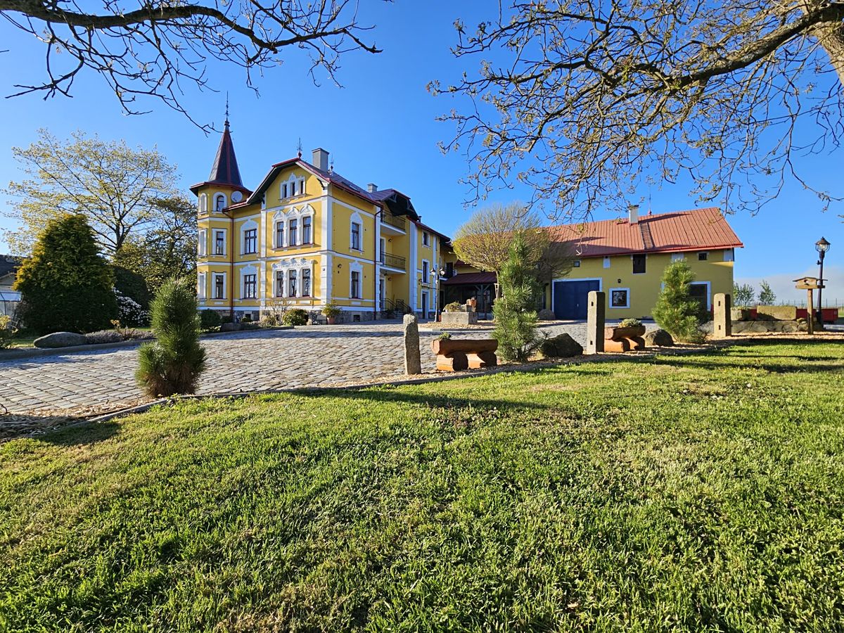 Prodej vily 415 m², pozemek 6445 m²