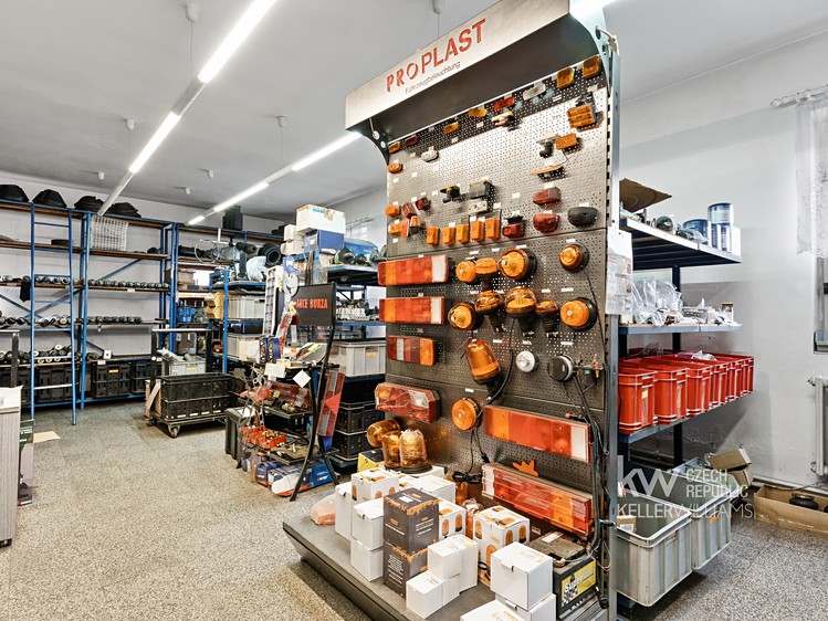 Prodej komerčního prostoru, 688 m² (2 z 32)