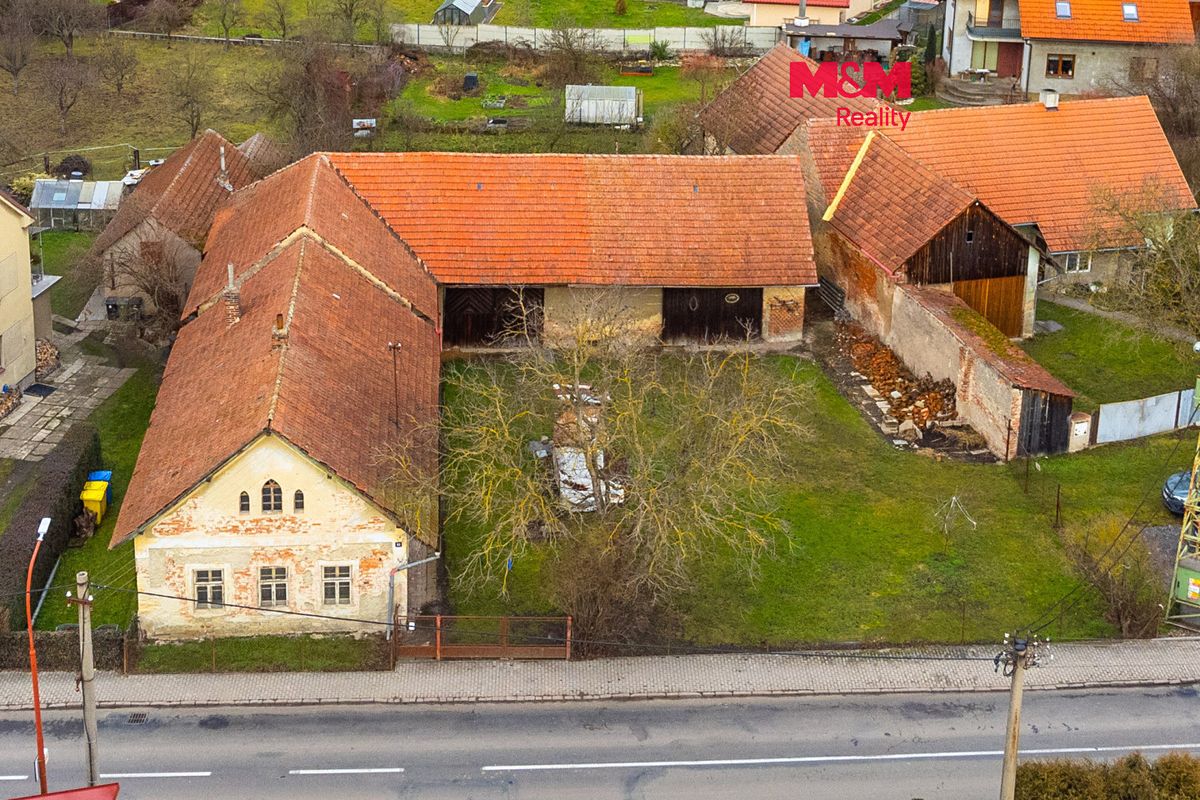 Prodej rodinného domu 253 m², pozemek 917 m², Dobříkov – fotka 1 z 3