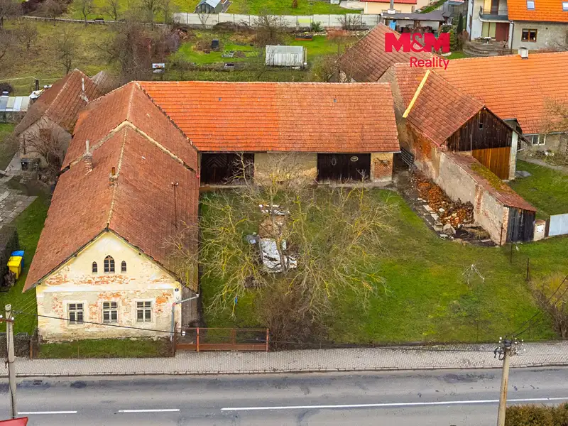 Prodej rodinného domu 253 m², pozemek 917 m², Dobříkov – náhled fotky 1