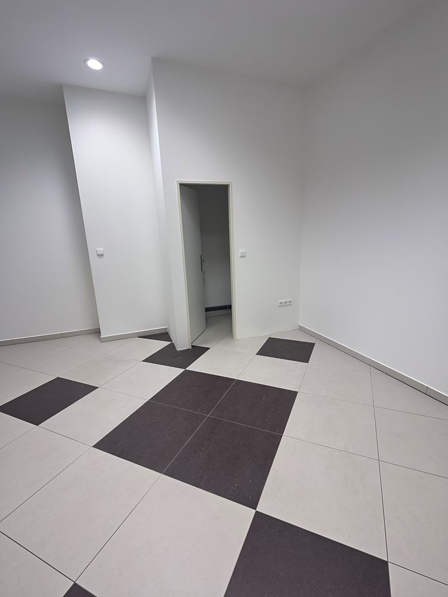 Pronájem obchodního prostoru 22 m² – fotografie 4