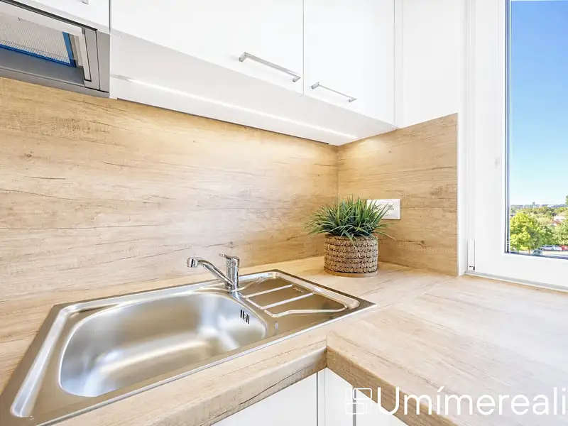 Prodej bytu 1+kk 30 m², Praha – náhled fotky 2