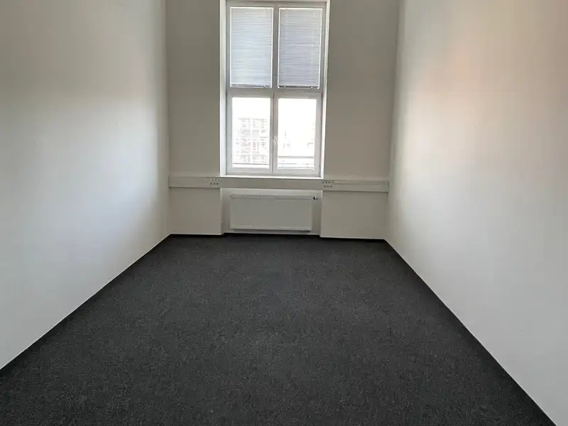 Pronájem kanceláře 20 m², Jihlava – náhled fotky 1