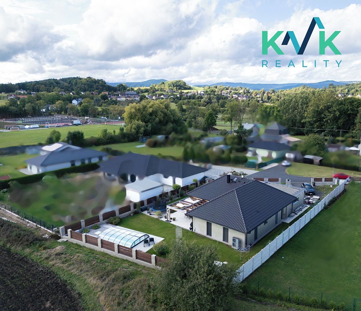 Prodej rodinného domu 228 m², pozemek 1069 m², Hájek – fotka 1 z 3